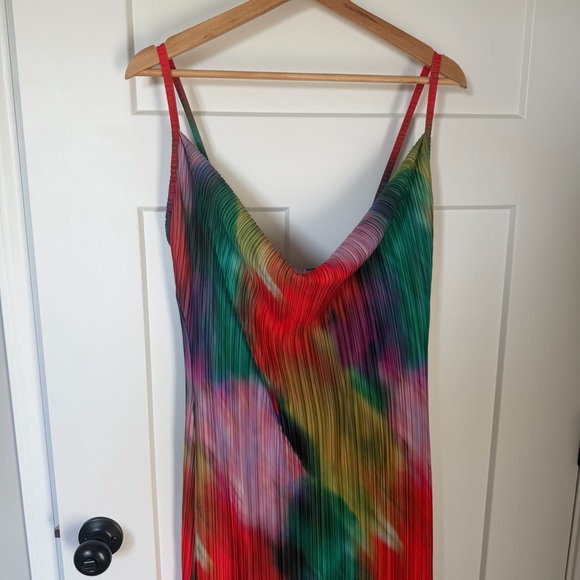 PrettyLittleThing Plus Size Multi-Color watercolor Maxi Dress Size 16 NWOT - Picture 4 of 9